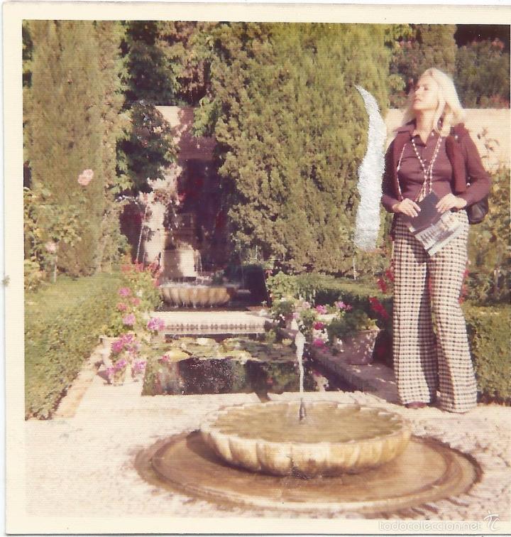 Fotografia antica: **J625 - FOTOGRAFIA - SE&Ntilde;ORA JUNTO A UNA FUENTE EN EL GENERALIFE