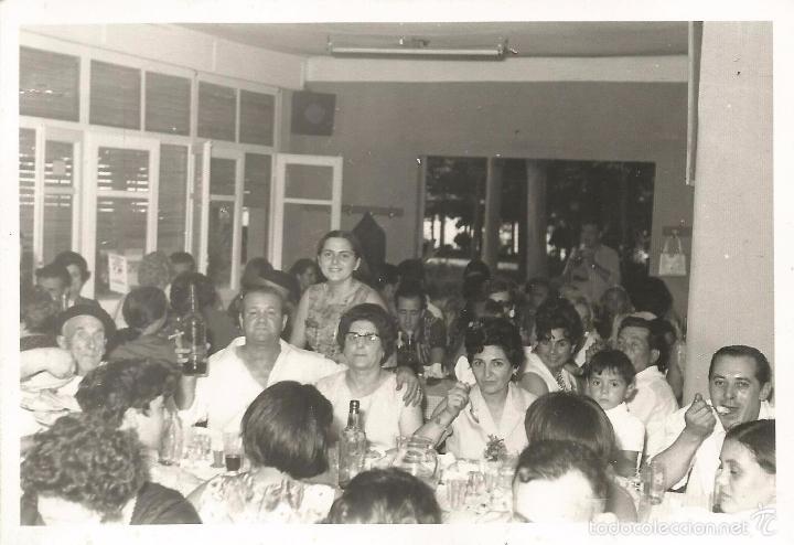Fotografia antica: *** QZ120 - FOTOGRAFIA - GRUPO DE AMIGOS EN UN BANQUETE