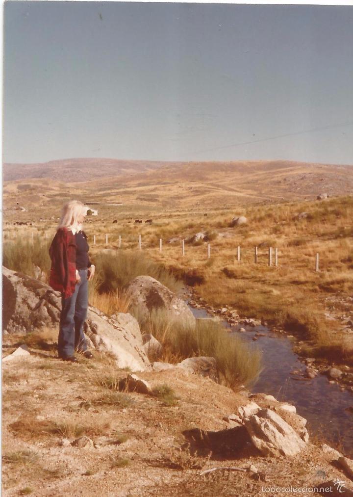 Fotograf&iacute;a antigua: *** QZ130 - FOTOGRAFIA - SE&Ntilde;ORA EN BONITO PAISAJE - GREDOS