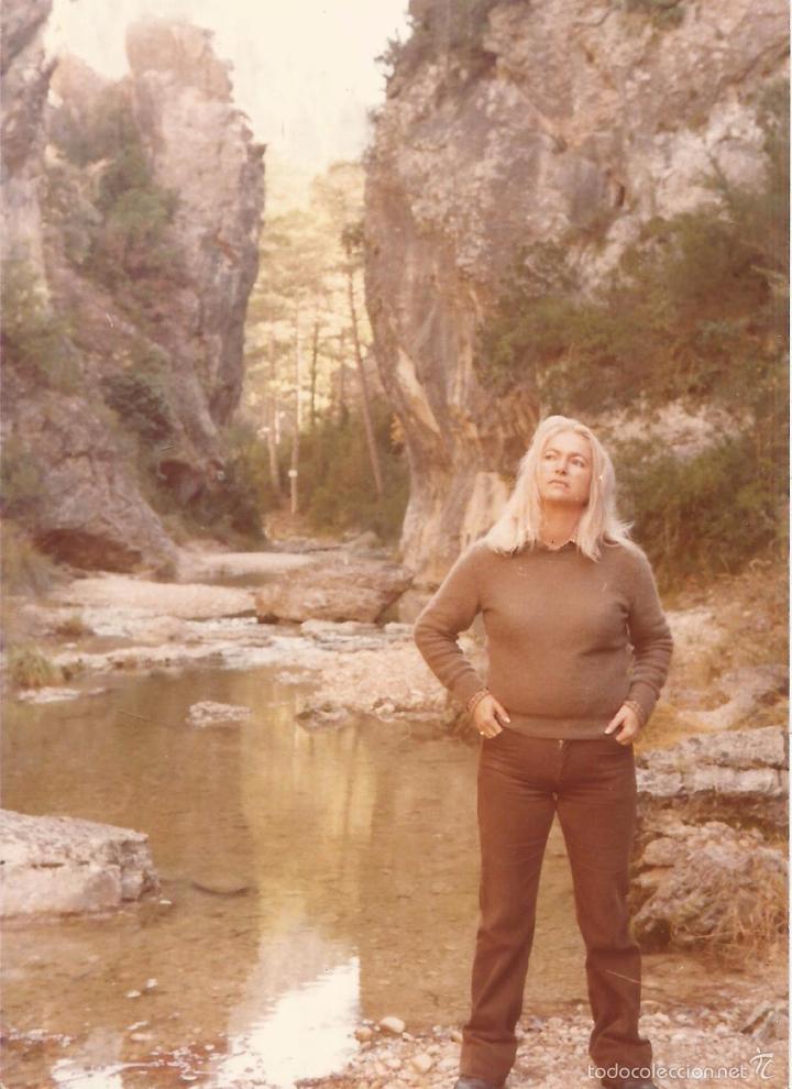 Alte Fotografie: *** QZ136 - FOTOGRAFIA - SE&Ntilde;ORA EN BONITO PAISAJE