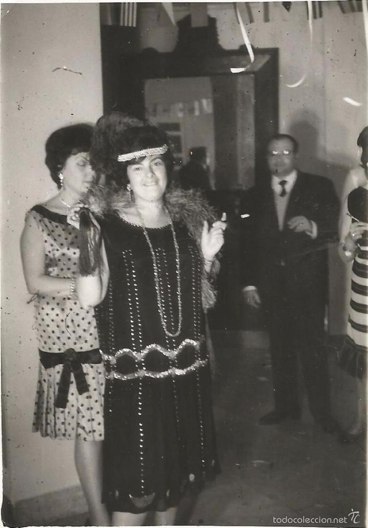 Alte Fotografie: *** EE45 - FOTOGRAFIA - AMIGAS EN UNA FIESTA