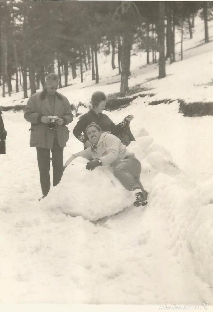 Fotografia antica: *** C108 - FOTOGRAFIA - AMIGOS JUGANDO EN LA NIEVE