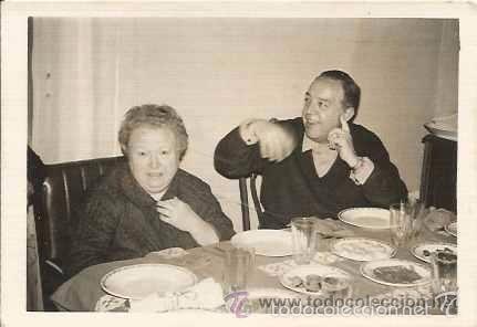 Fotografia antica: ** G833 - FOTOGRAFIA - SE&Ntilde;OR Y SE&Ntilde;ORA EN UNA COMIDA