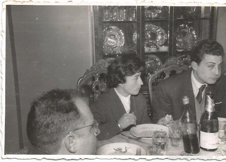 Fotografia antica: ** T27 - FOTOGRAFIA - PAREJA COMIENDO - RF. 070516