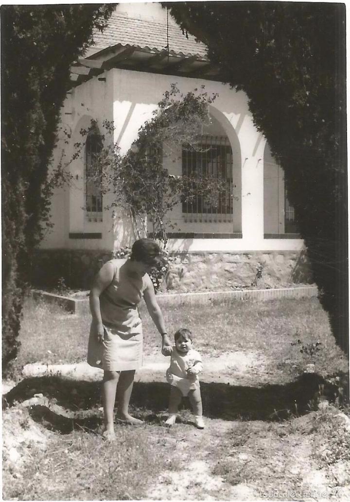 Fotografia antica: ** T35 - FOTOGRAFIA - SE&Ntilde;ORA CON UNA NI&Ntilde;ITA DE LA MANO - RF. 070516