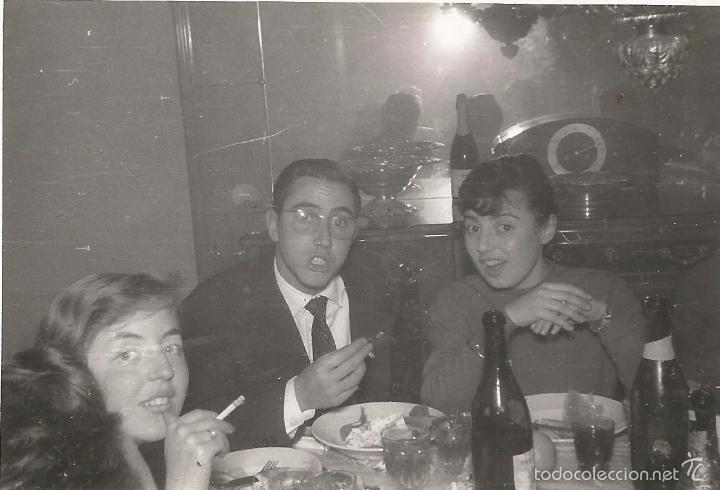 Fotografia antica: ** T45 - FOTOGRAFIA - AMIGOS EN UNA COMIDA - RF. 070516