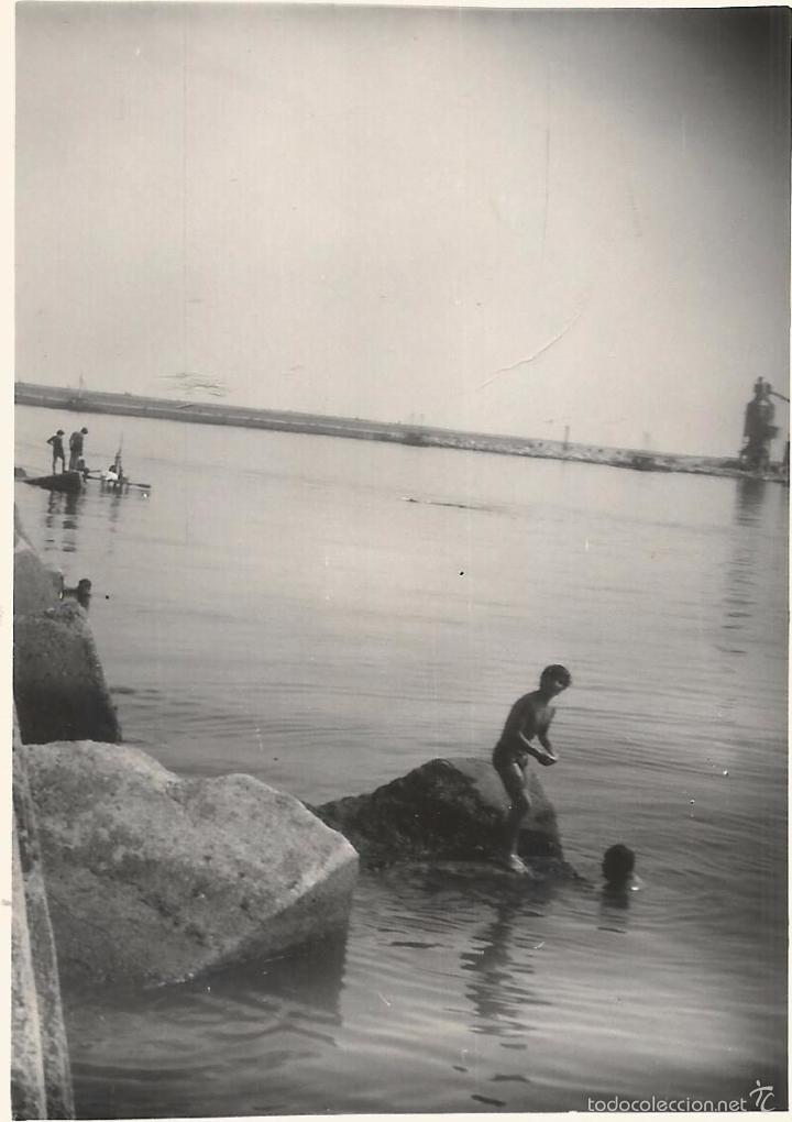 Fotografia antica: ** T53 - FOTOGRAFIA - SE&Ntilde;ORA EN LAS ROCAS - RF. 070516
