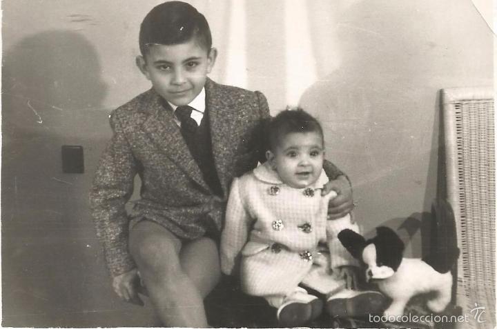 Alte Fotografie: ** T630 - FOTOGRAFIA - JOVENCITO CON UNA NI&Ntilde;ITA