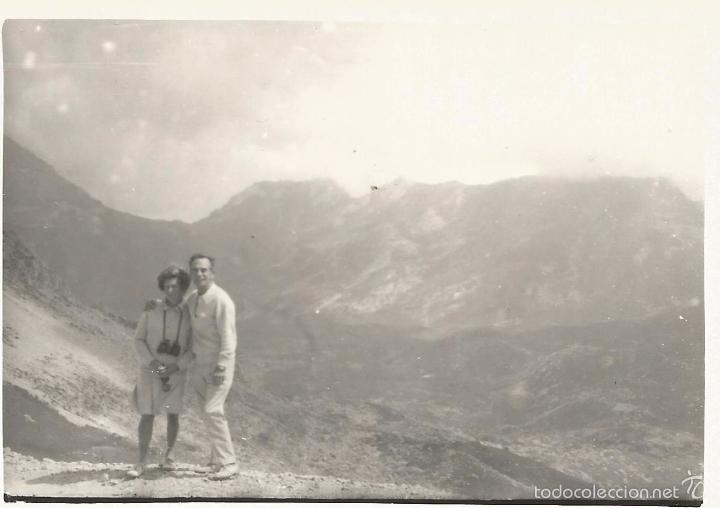 Fotografia antica: ** T679 - FOTOGRAFIA - PAREJA EN EL MONTE