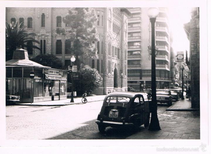 Fotograf&iacute;a antigua: castellon. seat 600 frente a correos. a&ntilde;o 1972