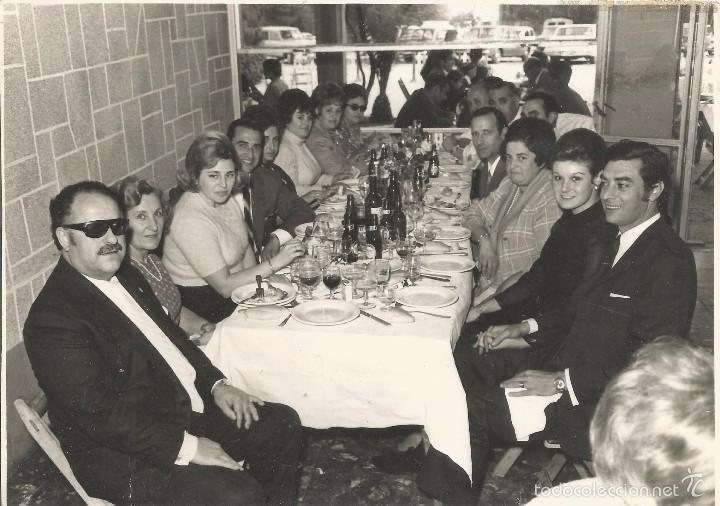 Fotografia antica: :::: P01 - FOTOGRAFIA - BANQUETE DE BODAS EN EL ROMERAL DE EL VEDAT - 1969 - 17 X 12 CM.
