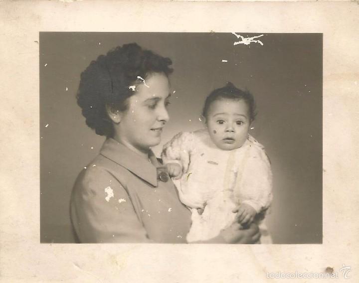 Alte Fotografie: *** AC22 - FOTOGRAFIA - JOVEN SE&Ntilde;ORA CON SU NI&Ntilde;ITA