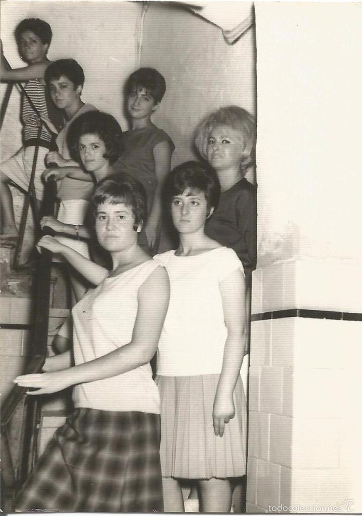 Fotografia antica: ** S383 - FOTOGRAFIA - GRUPO DE AMIGAS EN UNA ESCALERA