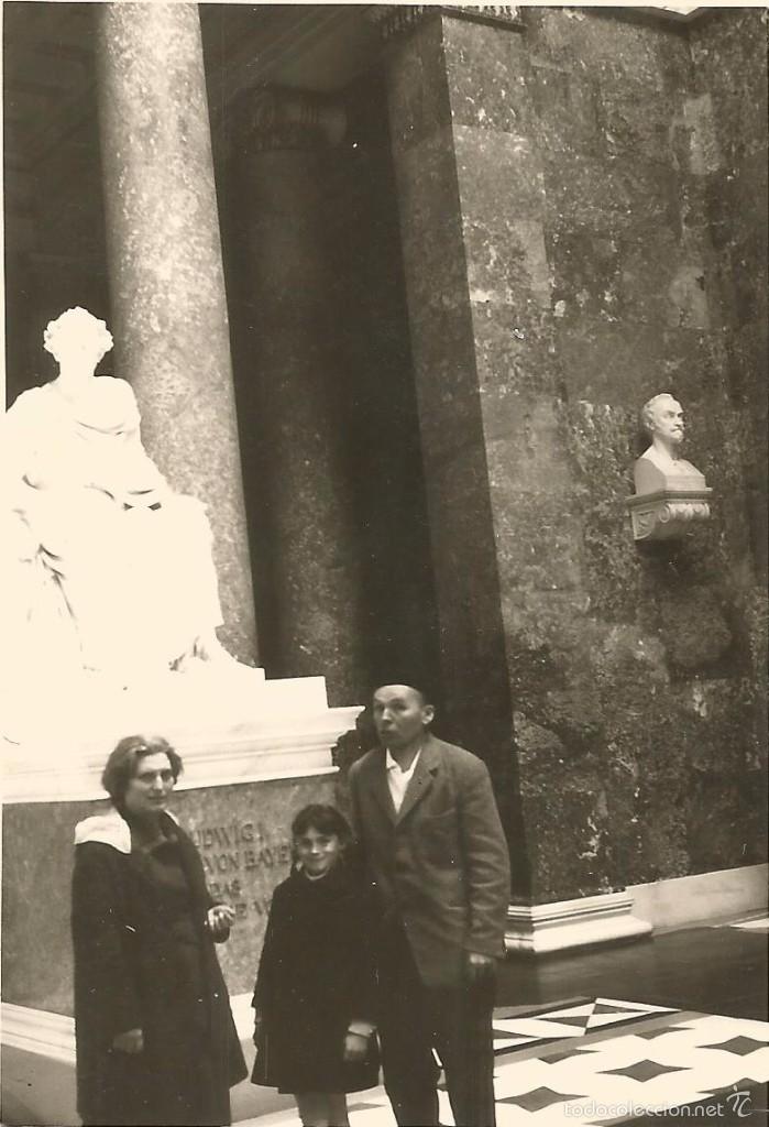 Fotografia antica: ** S392 - FOTOGRAFIA - GRUPO FAMILIAR JUNTO A UN MONUMENTO