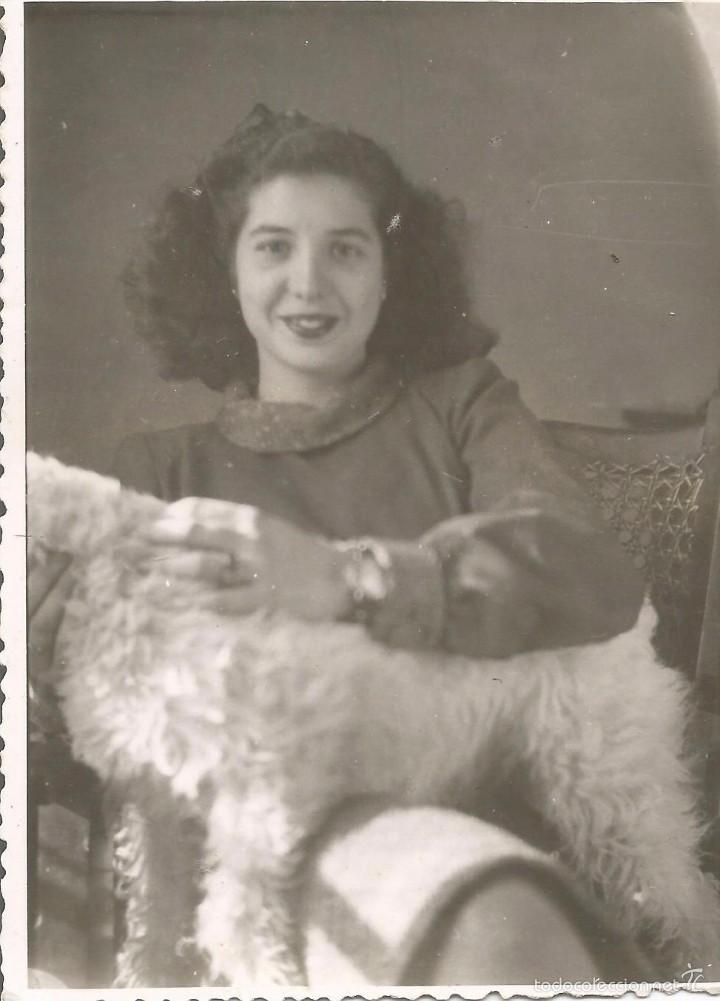 Fotografia antica: *** H499 - FOTOGRAFIA - GUAPA SE&Ntilde;ORITA CON UN PERRITO EN BRAZOS
