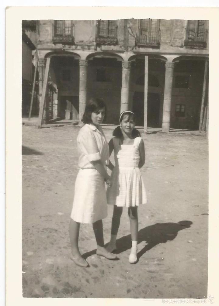 Fotograf&iacute;a antigua: :::: T560 - FOTOGRAFIA - DOS JOVENCITAS