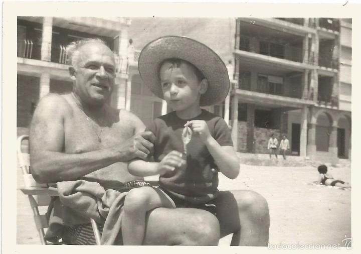 Alte Fotografie: :::: D15 - FOTOGRAFIA - SE&Ntilde;OR CON NI&Ntilde;O EN BRAZOS