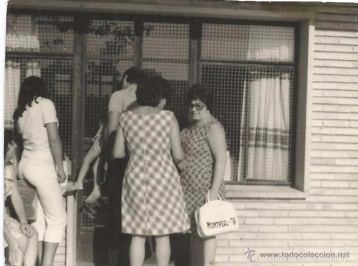 Antique Photography: ** S511 - FOTOGRAFIA - GRUPO DE AMIGOS EN LA PUERTA DE UNA CASA