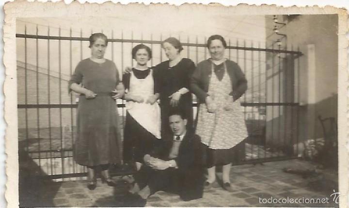 Antique Photography: ** FP266 - FOTOGRAFIA PEQUE&Ntilde;O FORMATO - GRUPO DE AMIGOS - 6,7 X 4,2 CM.