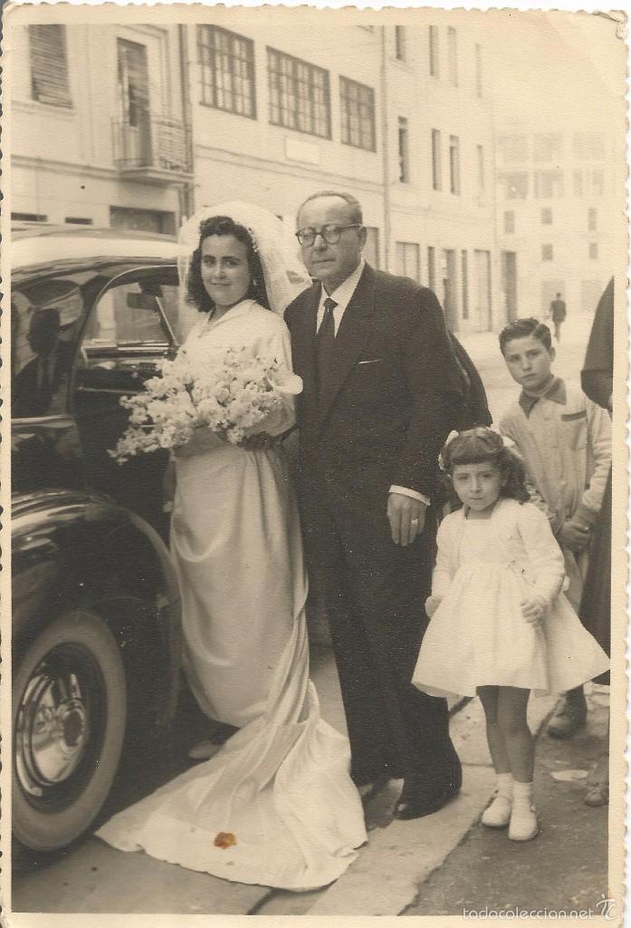 Antique Photography: :::: P47 - FOTOGRAFIA - NOVIA CON SU PADRE Y UNA DAMITA JUNTO A UN ELEGANTE COCHE - 17,5 X 11,7 CM.