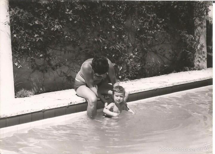Fotografia antica: *** CU1033 - FOTOGRAFIA - NI&Ntilde;ITO EN UNA PISCINA - FOTO J. MAIQUES - BENIFAY&Oacute;
