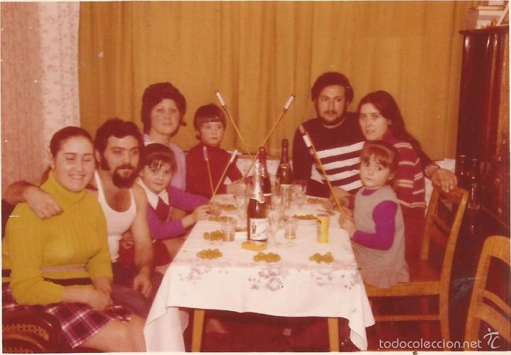 Fotografia antiga: *** M162 - FOTOGRAFIA -AMIGOS CON SUS NI&Ntilde;OS CELEBRANDO UNA FIESTA,