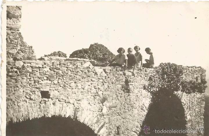 Fotografia antiga: ** S525 - FOTOGRAFIA - GRUPO DE AMIGOS ENCIMA DE UN PUENTE