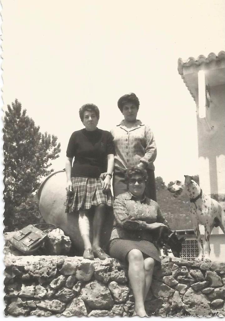 Fotografia antiga: ** SS31 - FOTOGRAFIA - TRES AMIGAS CON UN BONITO PERRO