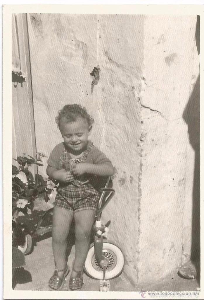 Fotografia antiga: ** SS48 - FOTOGRAFIA - NI&Ntilde;ITO CON SU TRICICLO