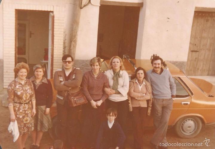 Fotografia antiga: *** QW144 - FOTOGRAFIA - GRUPO DE AMIGOS JUNTO A UN COCHE