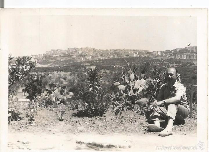 Fotografia antiga: ** SS89 - FOTOGRAFIA - SE&Ntilde;OR SENTADO EN EL CAMPO