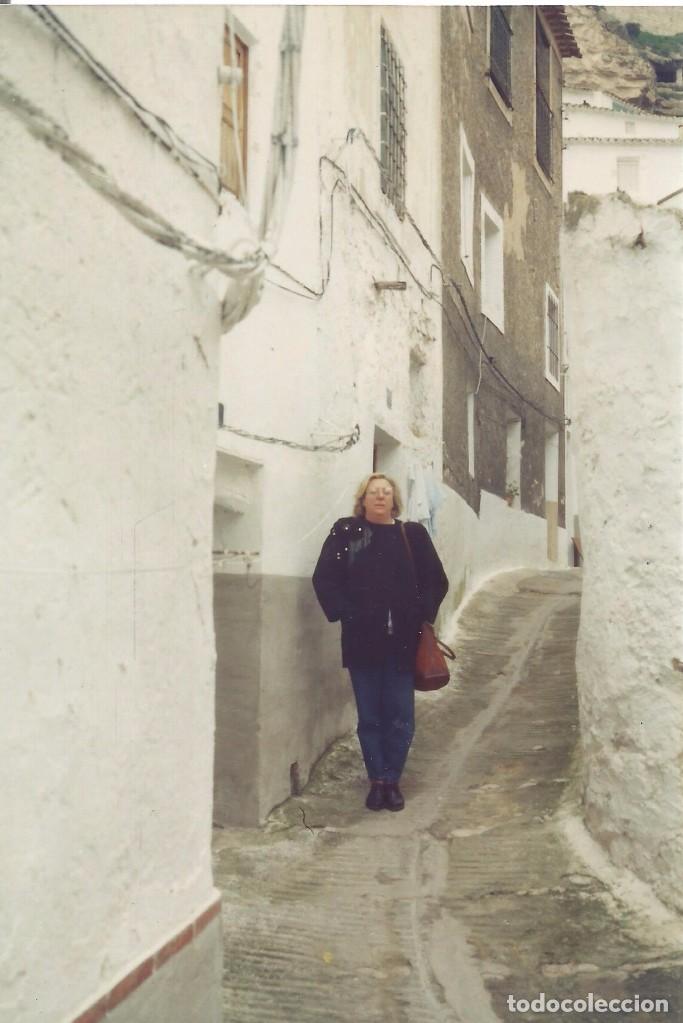 Fotografia antica: == PN356 - FOTOGRAFIA - SE&Ntilde;ORA EN UNA CALLE DE PUEBLO