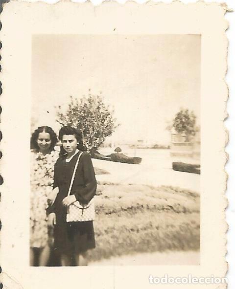 Fotografia antica: ** FP276 - FOTOGRAFIA PEQUE&Ntilde;O FORMATO - DOS JOVENES AMIGAS - 5 X 4 CM.