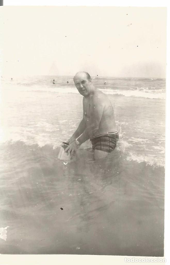 Fotograf&iacute;a antigua: ** SS227 - FOTOGRAFIA - SE&Ntilde;OR EN LA PLAYA