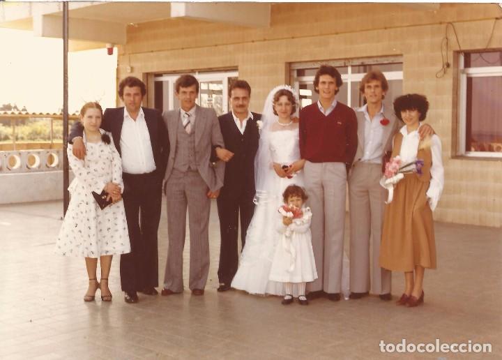 Fotografia antica: *** P107 - FOTOGRAFIA - PAREJA DE NOVIOS CON SUS AMIGOS - 17,5 X 12,5 CM.