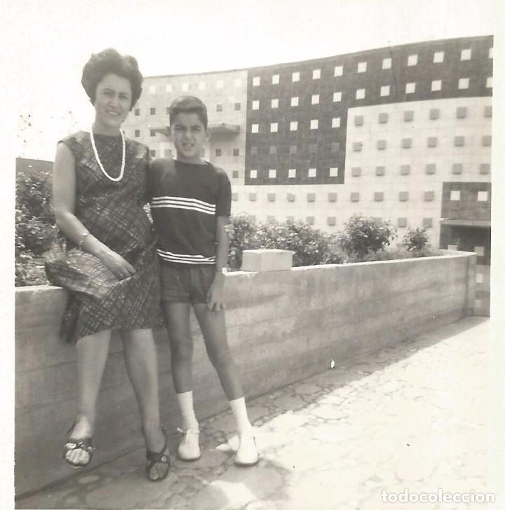 Fotografia antiga: ** S438 - FOTOGRAFIA - SE&Ntilde;ORA CON UN JOVENCITO