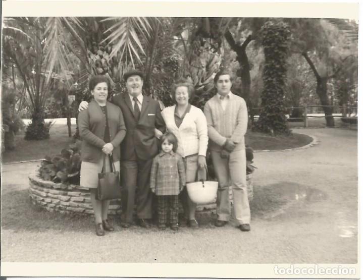 Fotografia antiga: ** SS259 - FOTOGRAFIA - FAMILIA EN UN PARQUE