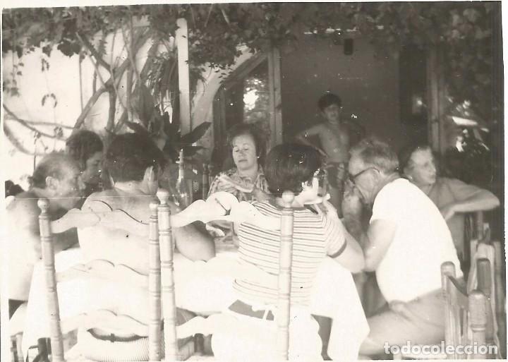 Fotografia antiga: ** SS275 - FOTOGRAFIA - GRUPO DE AMIGOS EN UNA COMIDA