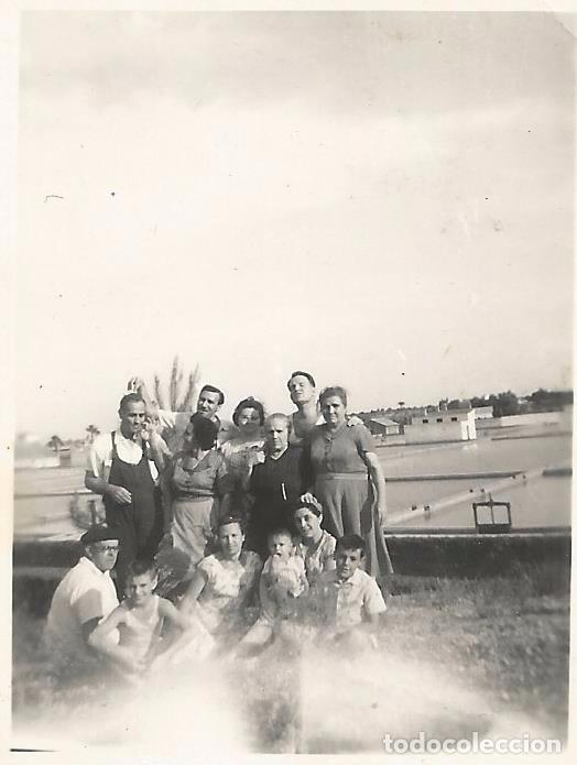 Fotografia antiga: ** FP286 - FOTOGRAFIA PEQUE&Ntilde;O FORMATO - GRUPO DE AMIGOS - 6,2 X 4,7 CM.. - RF. C75