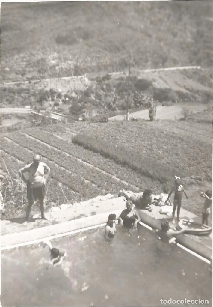 Fotografia antiga: ** SS285 - FOTOGRAFIA - GRUPO DE AMIGOS TOMANDO EL BA&Ntilde;O EN UNA BALSA - RF. C75