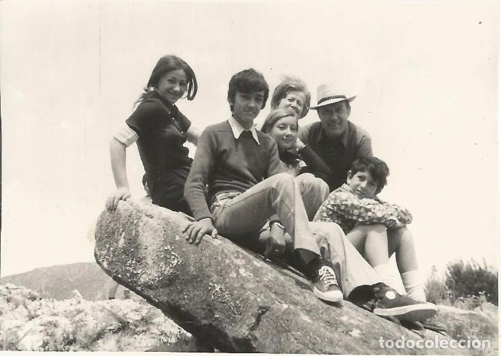 Fotografia antiga: ** SS290 - FOTOGRAFIA - GRUPO FAMILIAR SENTADOS EN UNA ROCA