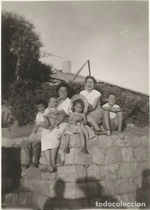 Fotograf&iacute;a antigua: ** FP294 - FOTOGRAFIA PEQUE&Ntilde;O FORMATO - DOS AMIGAS CON SUS NI&Ntilde;OS - 6 X 4,5 CM. - RF.C75