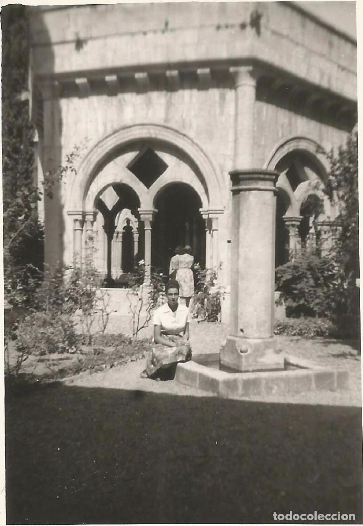 Fotograf&iacute;a antigua: ** SS550 - FOTOGRAFIA - SE&Ntilde;ORITA EN BONITO PAISAJE - RF. C75