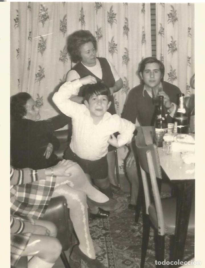 Fotograf&iacute;a antigua: ** SS589 - FOTOGRAFIA - FAMILIA CELEBRANDO UNA FIESTA