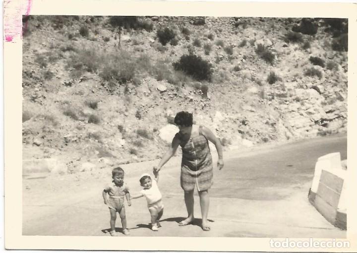 Fotograf&iacute;a antigua: ** SS688 - FOTOGRAFIA - SE&Ntilde;ORA CON DOS NI&Ntilde;ITOS - RF.C75