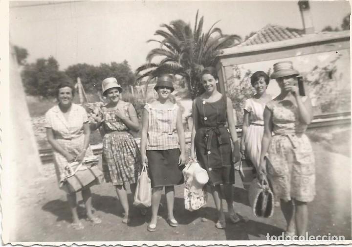 Fotograf&iacute;a antigua: ** SS697 - FOTOGRAFIA - GRUPO DE AMIGAS - RF.C75