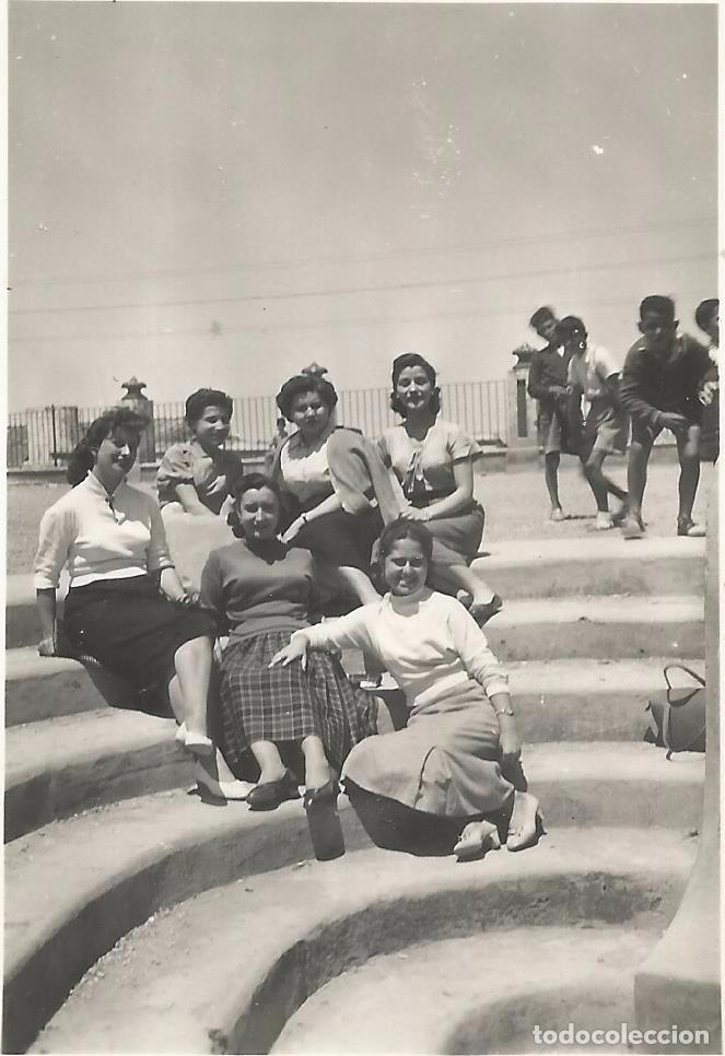 Fotograf&iacute;a antigua: ** SS321 - FOTOGRAFIA - GRUPO DE AMIGAS - RF.C75
