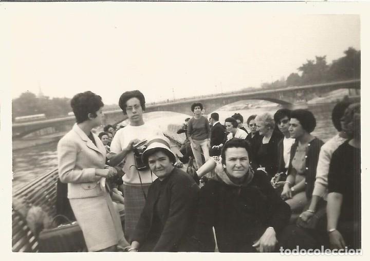 Fotograf&iacute;a antigua: ** SS804 - FOTOGRAFIA - GRUPO DE AMIGAS EN UNA BARCA - RF.C75