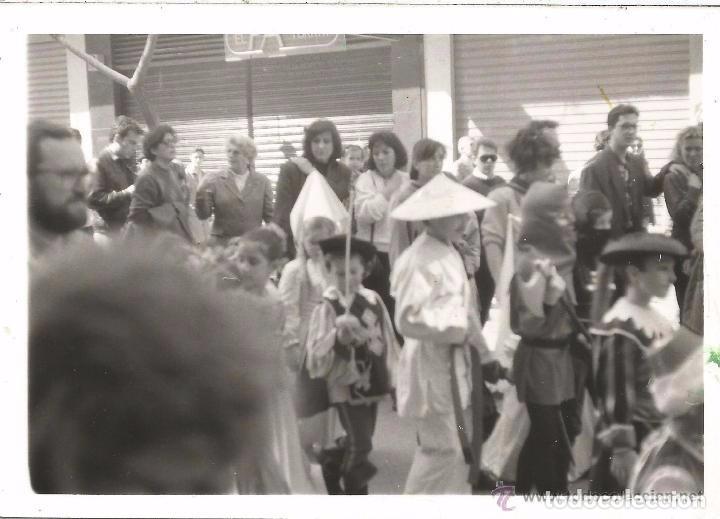 Fotograf&iacute;a antigua: ** SS724 - FOTOGRAFIA - GRUPO DE NI&Ntilde;OS DISFRAZADOS EN UNA CABALGATA - RF.C00