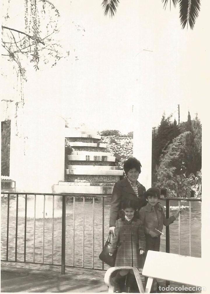 Fotograf&iacute;a antigua: ** SS817 - FOTOGRAFIA - SE&Ntilde;ORA CON DOS JOVENCITOS - RF.C75